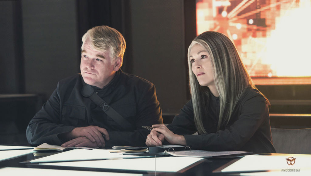 Mockingjay-Part-1-Phillip-Seymour-Hoffman-and-Julianne-Moore